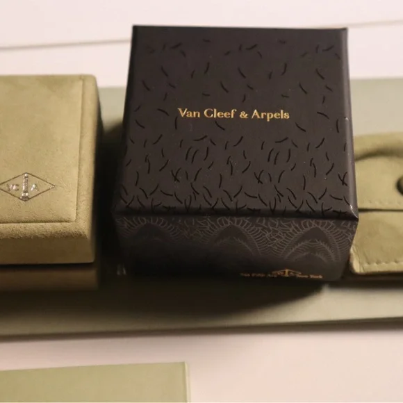 Sweet Alhambra pendant, 18K yellow gold, white mother-of-pearl. - Picture 3 of 4